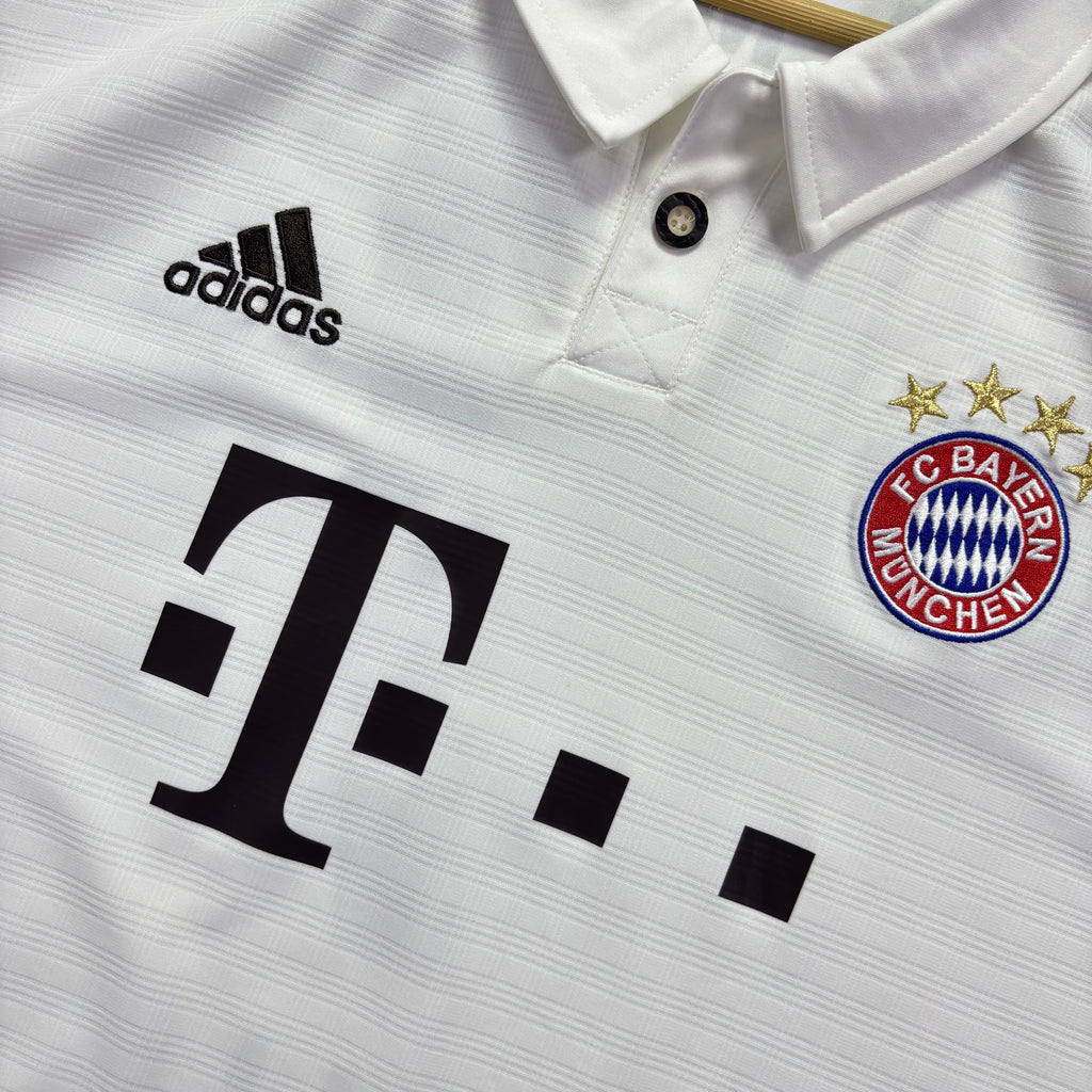 F.C Bayern 2013 Away