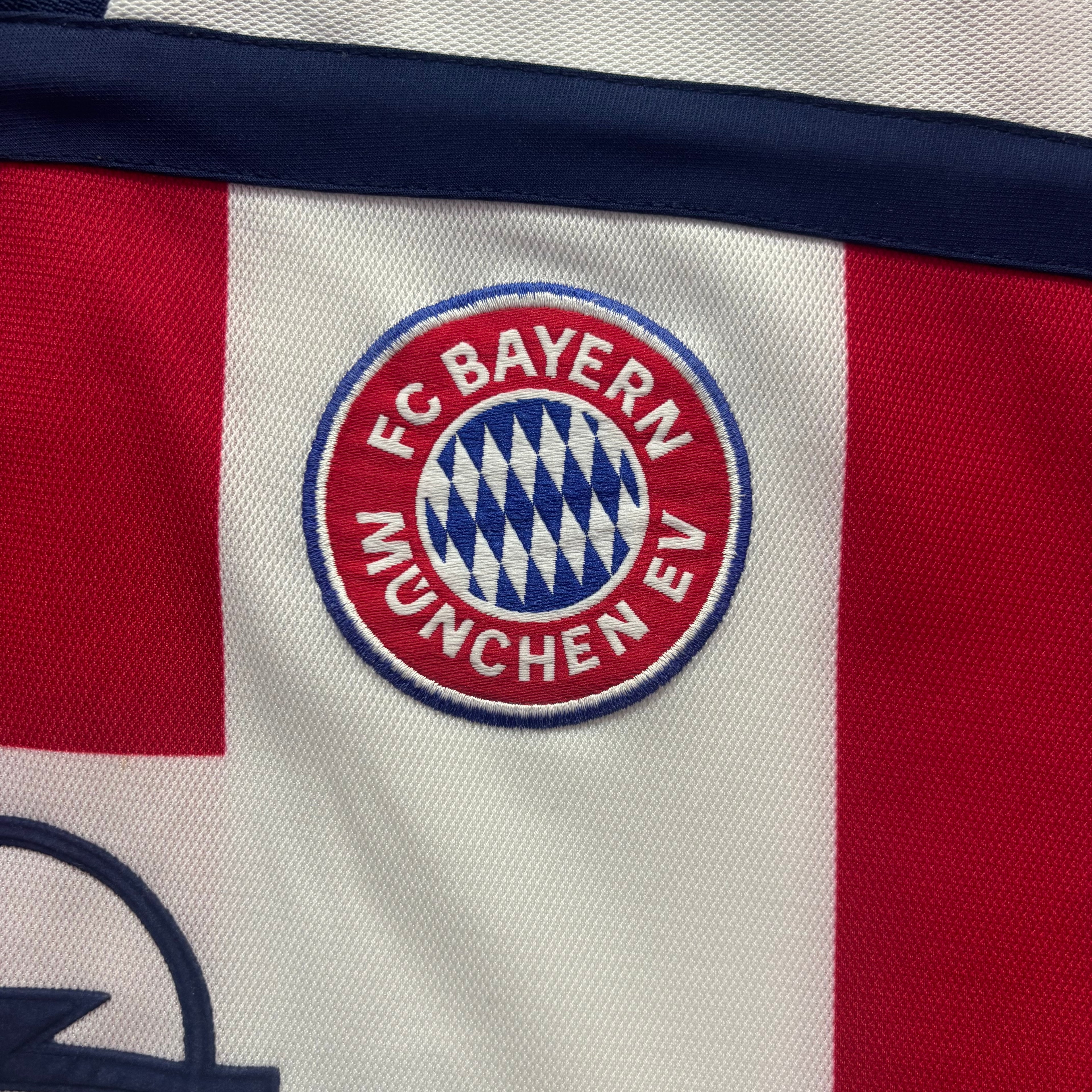 FC Bayern Munich 2000 Away
