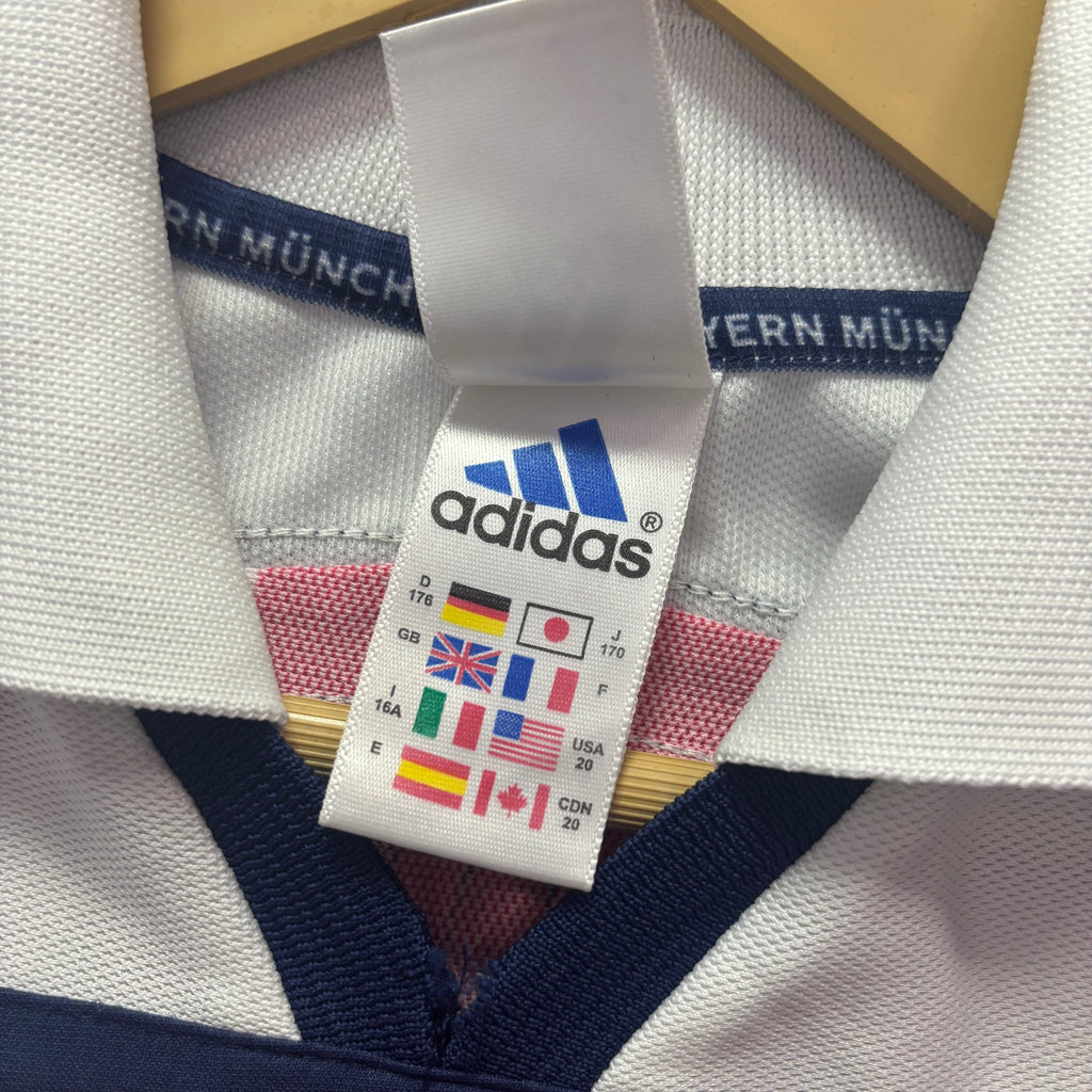 FC Bayern Munich 2000 Away